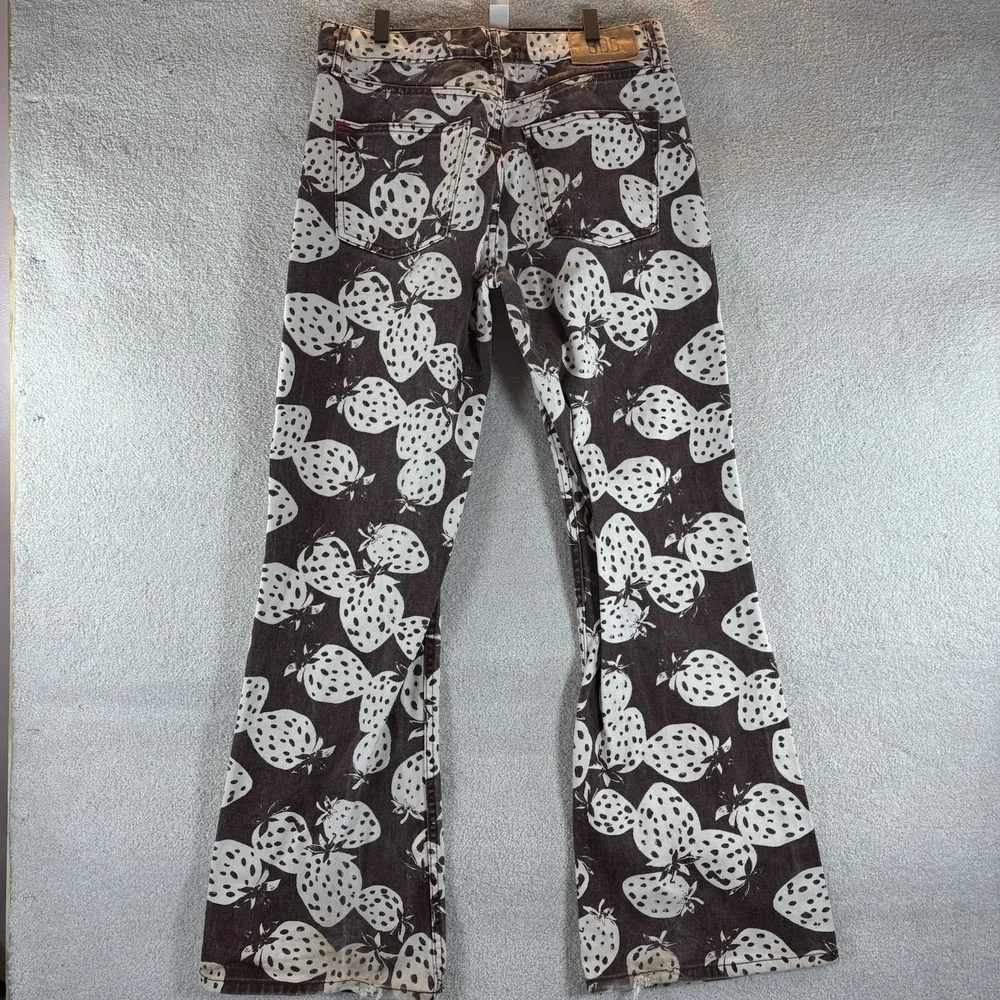 BDG Urban Outfitters Women's 90s Bootcut Jeans Strawberry Print Brown Size 28 - Picture 8 of 8